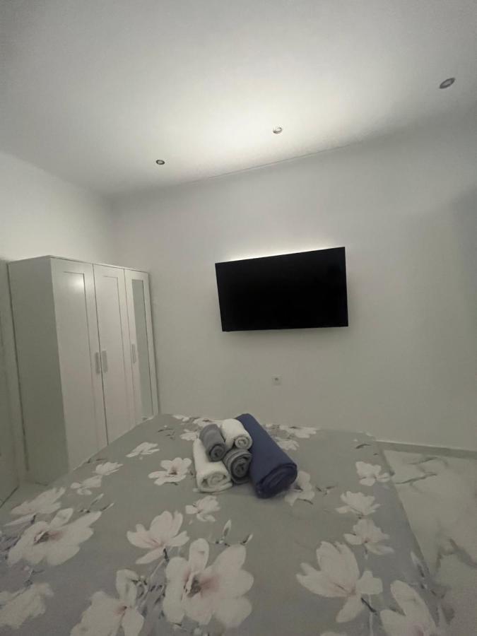White Αθήνα