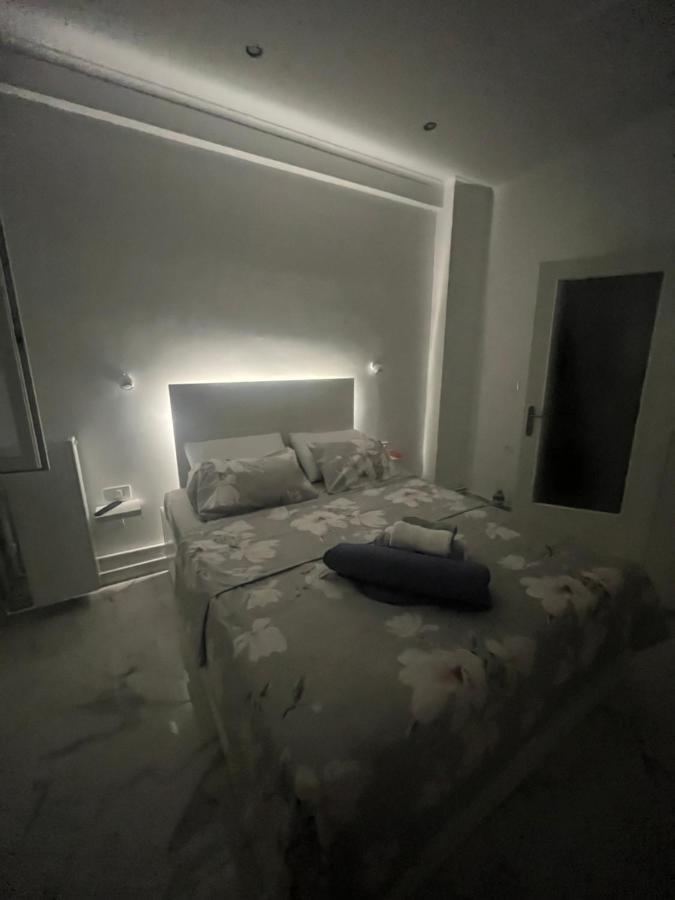 Apartment White *
