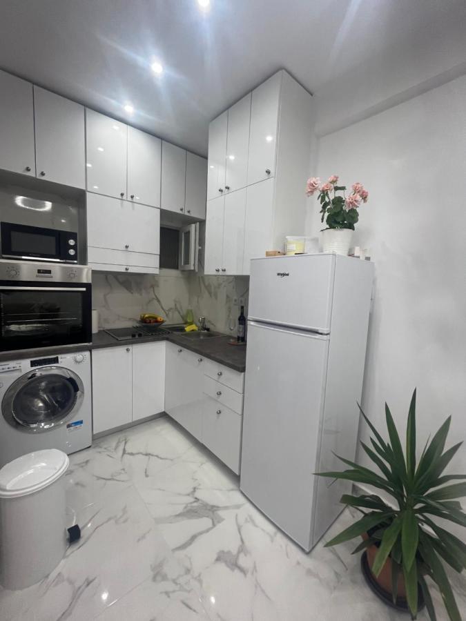 Apartment White *
