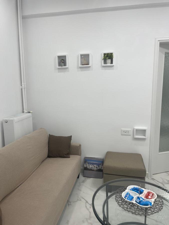 Apartment White *